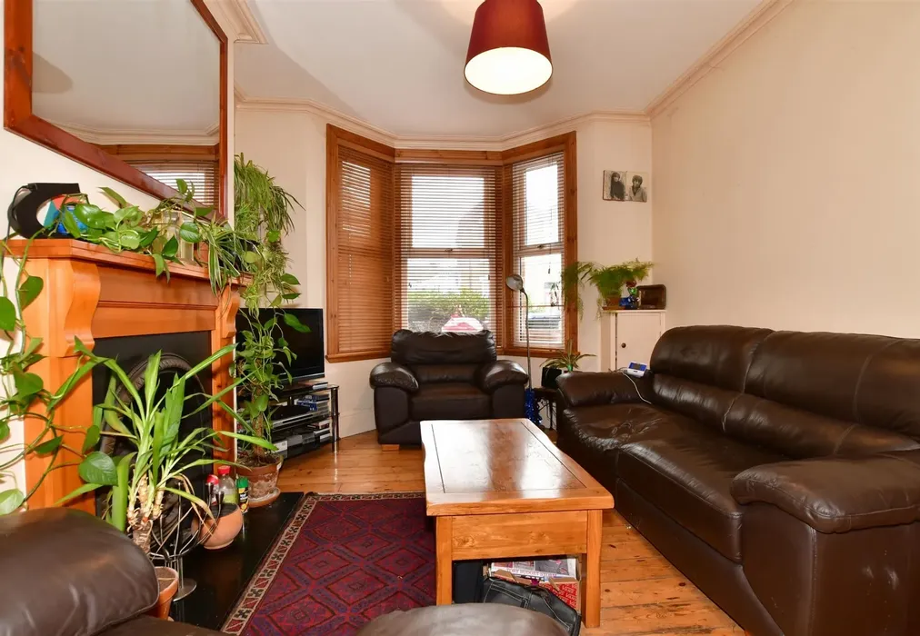 Lounge - Hollicondane Road, Ramsgate, Kent - Wards of Kent