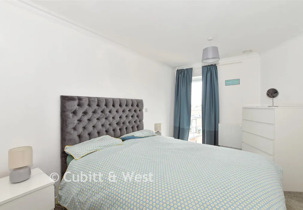 Bedroom 1 - Ifield Road, West Green, Crawley, West Sussex - Wards of Kent
