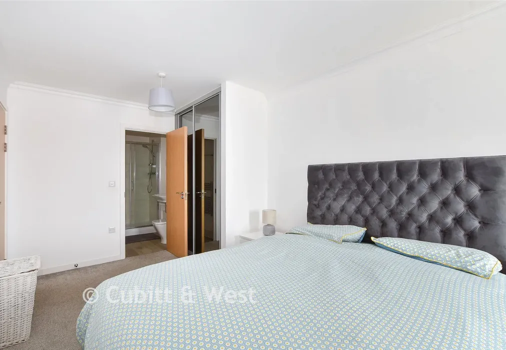 Bedroom 1 - Ifield Road, West Green, Crawley, West Sussex - Wards of Kent