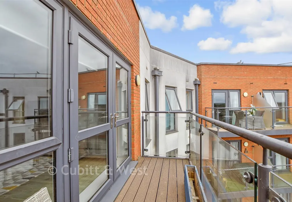Balcony / Terrace - Ifield Road, West Green, Crawley, West Sussex - Wards of Kent