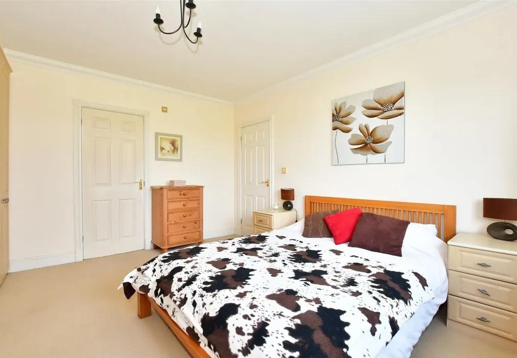 Main Bedroom - Foreland Heights, Broadstairs, Kent - Wards of Kent