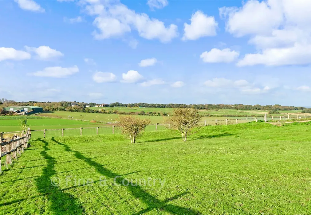 Rear Garden - Foreland Heights, Broadstairs, Kent - Wards of Kent