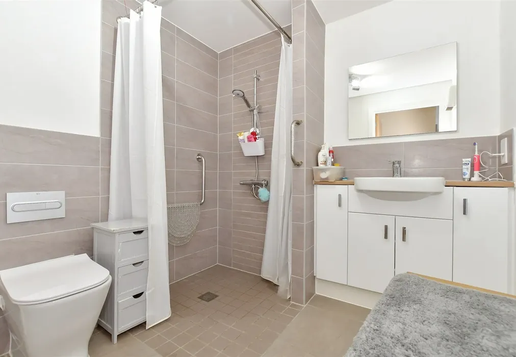 En-Suite Shower Room - Charlton Green, Dover, Kent - Wards of Kent