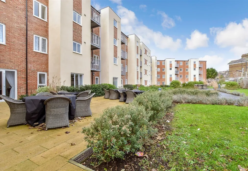 Communal Gardens - Charlton Green, Dover, Kent - Wards of Kent