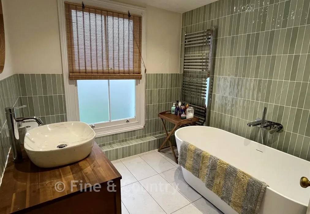 Bathroom - Valley Road, Barham, Canterbury, Kent - Wards of Kent