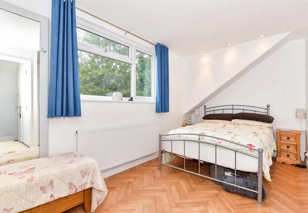 Bedroom 1 - Gorham Close, Snodland, Kent - Wards of Kent
