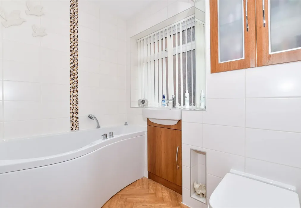 Bathroom - Gorham Close, Snodland, Kent - Wards of Kent