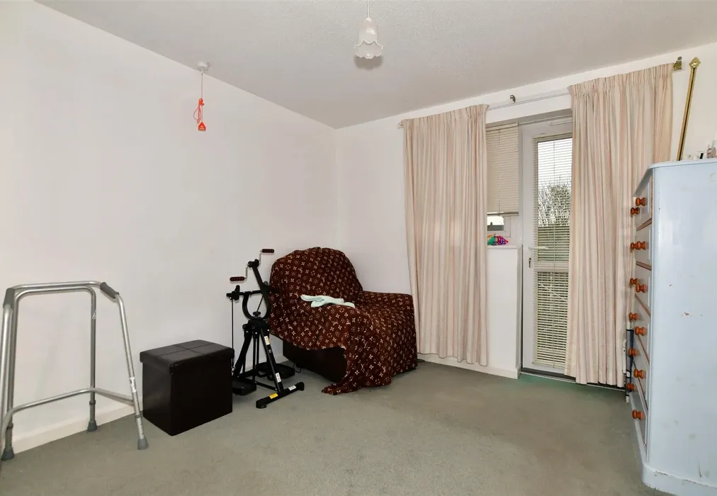 Bedroom - High Street, Ramsgate, Kent - Wards of Kent