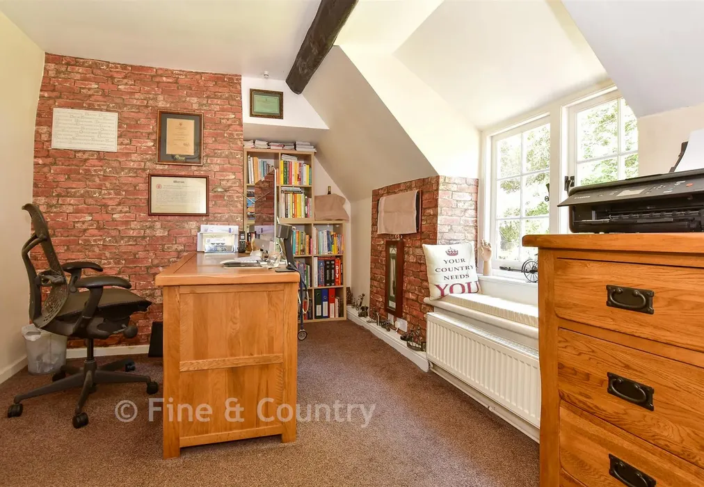 Bedroom 3 - Lynch Lane, Calbourne, Newport, Isle of Wight - Wards of Kent