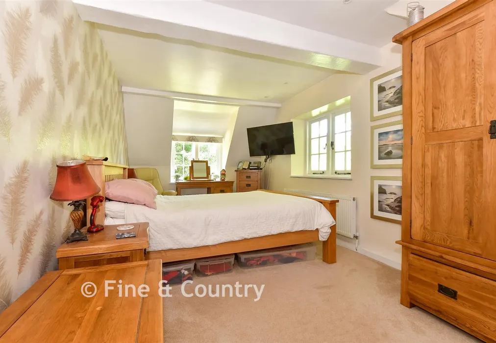 Bedroom 1 - Lynch Lane, Calbourne, Newport, Isle of Wight - Wards of Kent