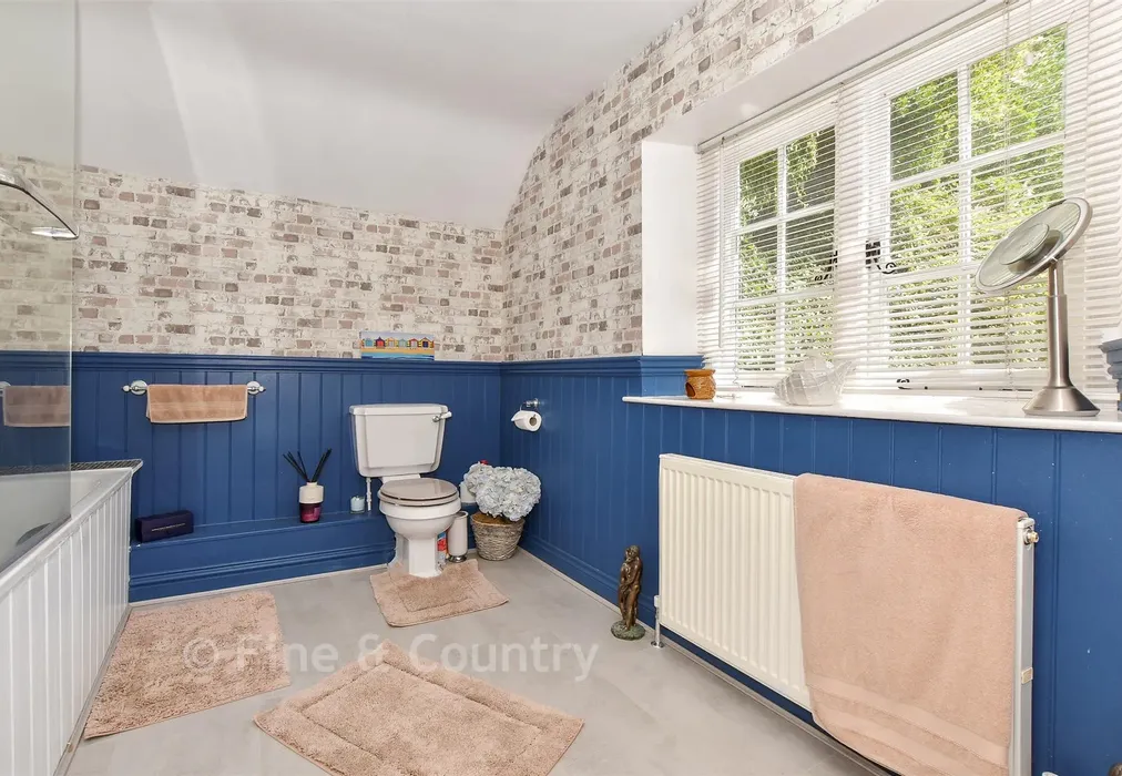 Bathroom - Lynch Lane, Calbourne, Newport, Isle of Wight - Wards of Kent