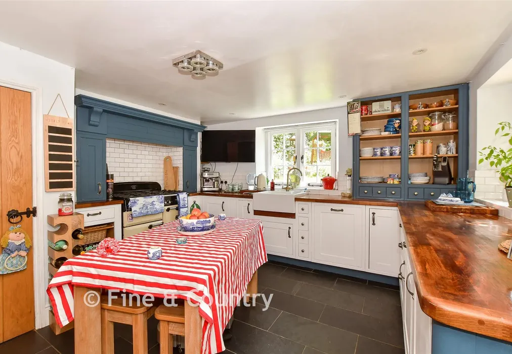 Kitchen - Lynch Lane, Calbourne, Newport, Isle of Wight - Wards of Kent