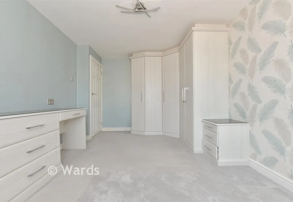Bedroom 1 - Kite Farm, Whitstable, Kent - Wards of Kent