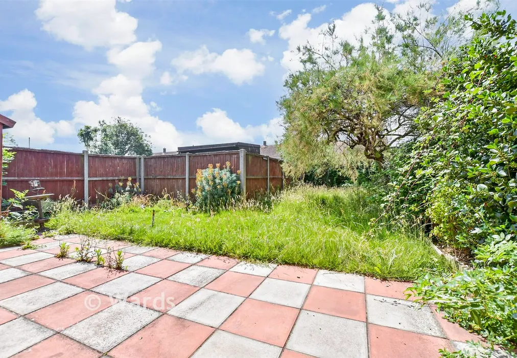 Rear Garden - Kite Farm, Whitstable, Kent - Wards of Kent
