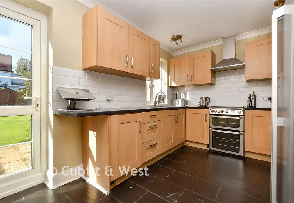 Kitchen - Warren Road, Banstead, Surrey - Wards of Kent