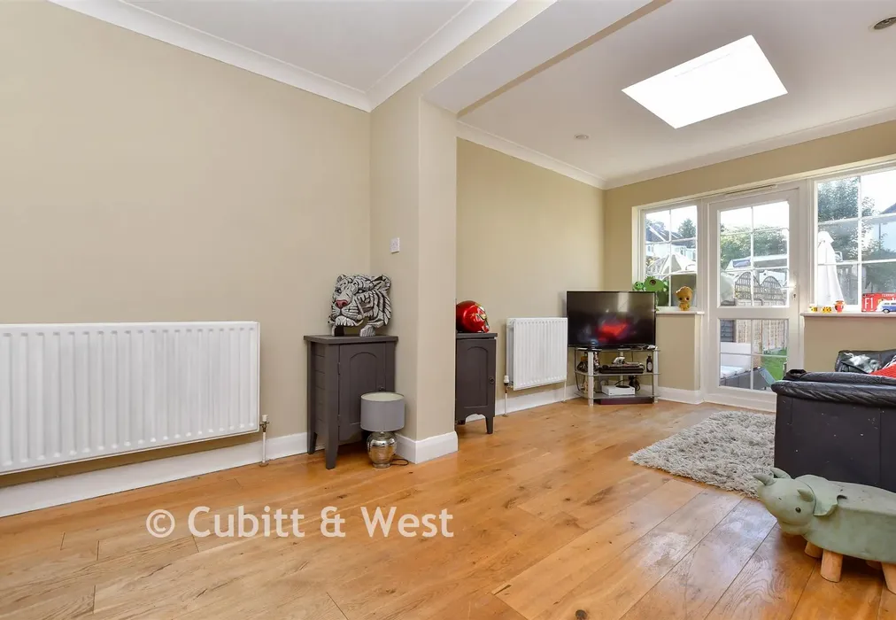Family Room - Warren Road, Banstead, Surrey - Wards of Kent