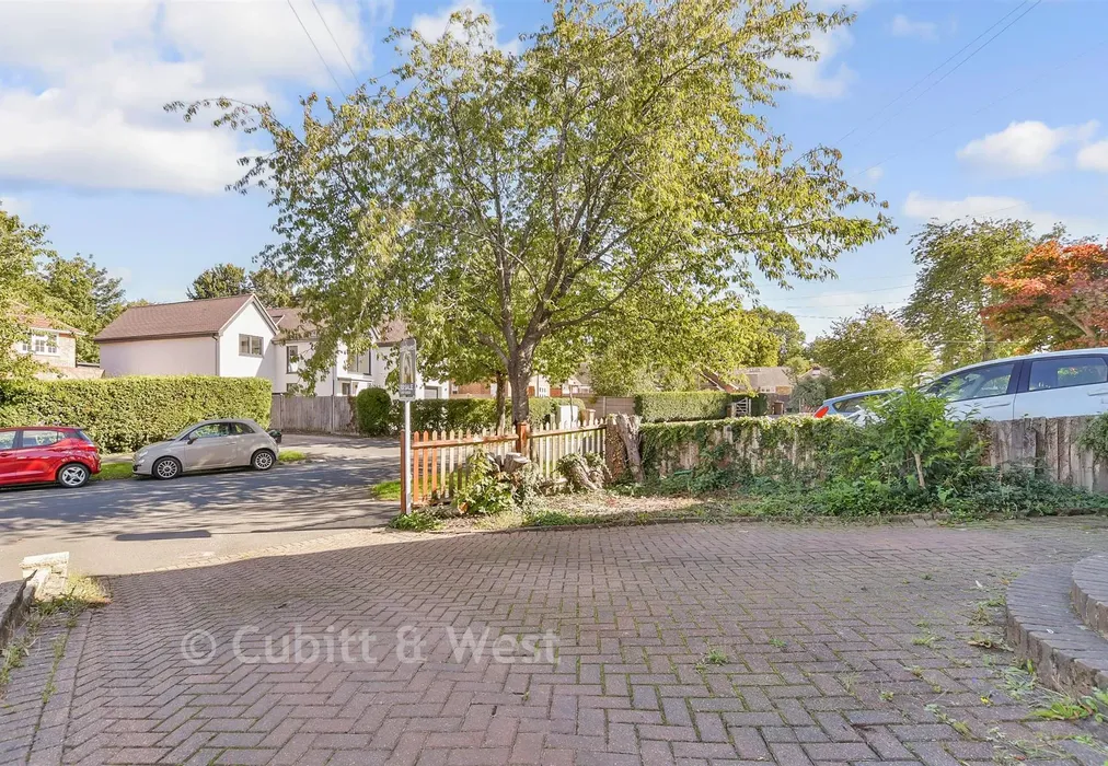 Driveway/Parking - Warren Road, Banstead, Surrey - Wards of Kent