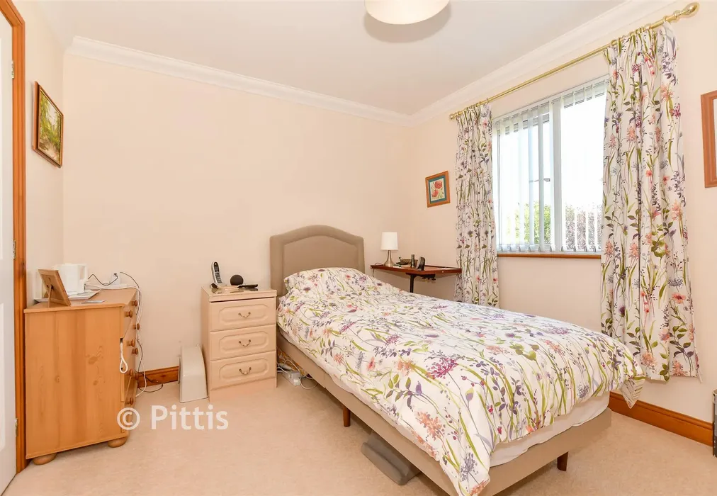 Bedroom 1 - St. Saviour's Road, Totland Bay, Isle of Wight - Wards of Kent