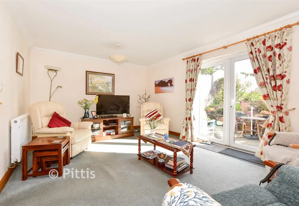 Lounge - St. Saviour's Road, Totland Bay, Isle of Wight - Wards of Kent