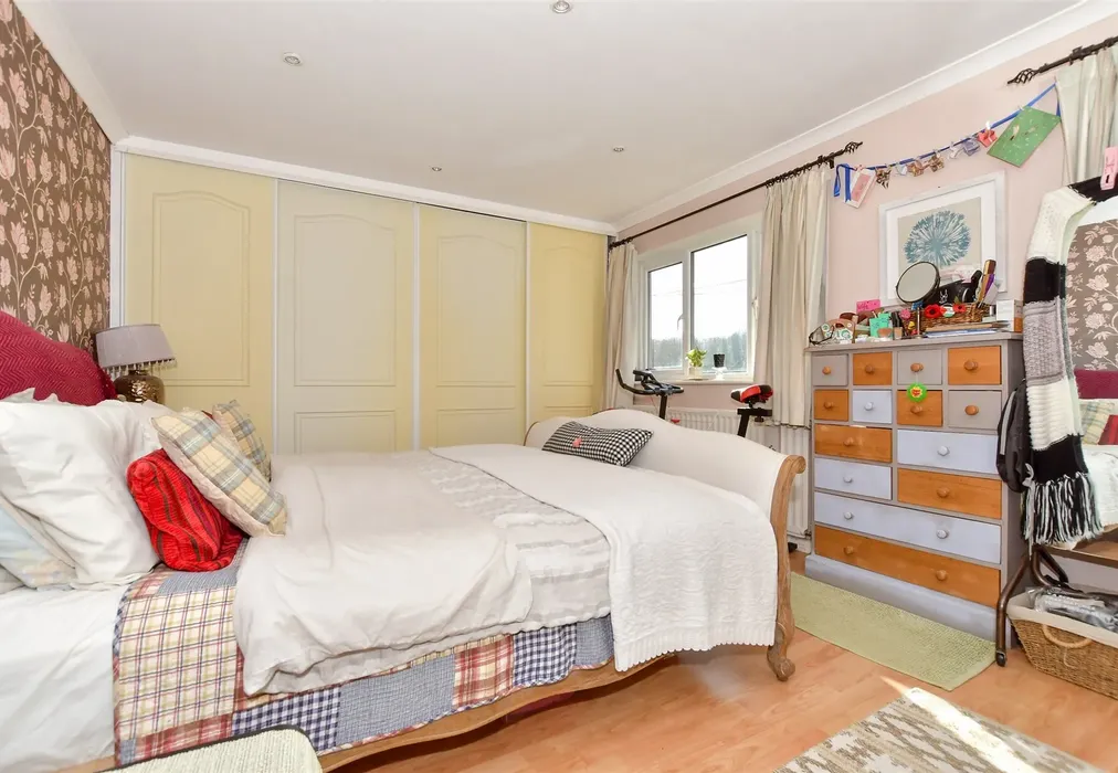 Bedroom 1 - Lower Street, Tilmanstone, Deal, Kent - Wards of Kent