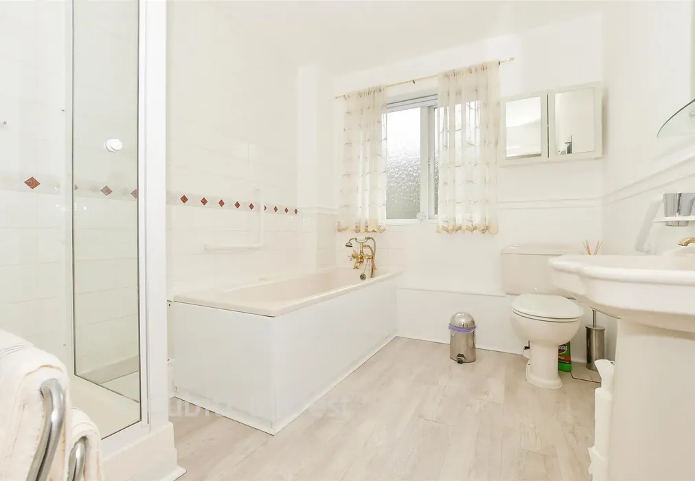 Bathroom - Poles Lane, Lowfield Heath, Crawley, West Sussex - Wards of Kent