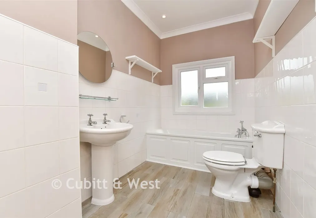 Bathroom - Elm Road, Purley, Surrey - Wards of Kent
