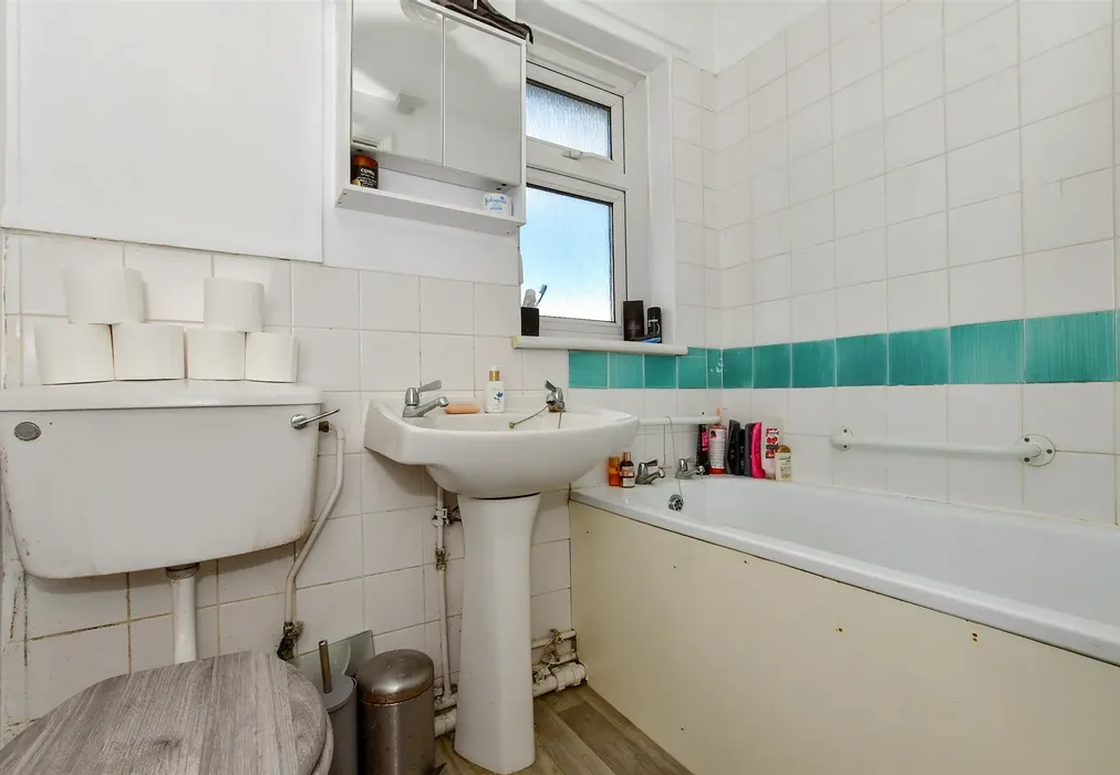 Bathroom - Charing Crescent, Westgate-On-Sea, Kent - Wards of Kent
