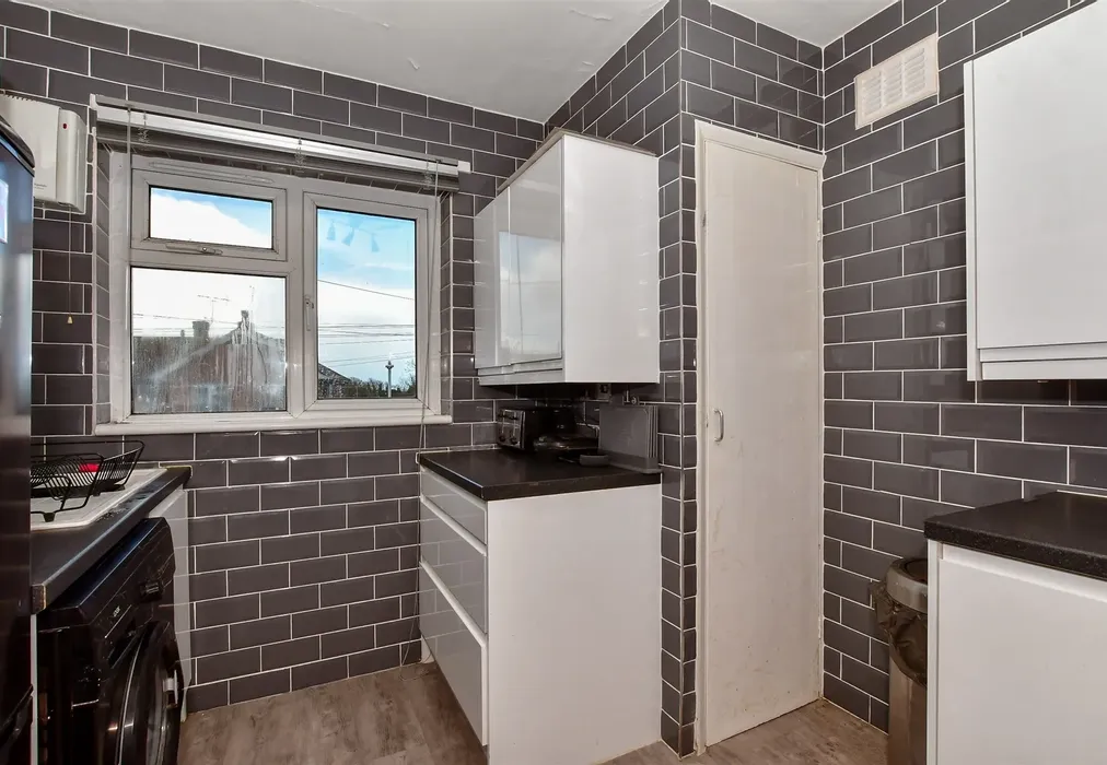 Kitchen - Charing Crescent, Westgate-On-Sea, Kent - Wards of Kent