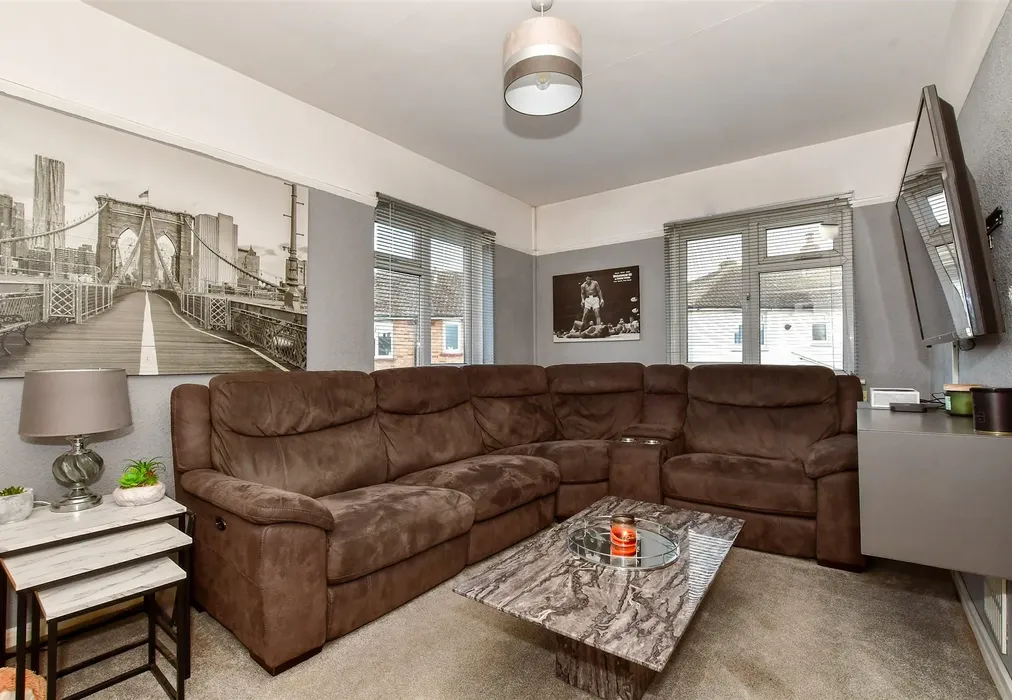 Lounge - Charing Crescent, Westgate-On-Sea, Kent - Wards of Kent