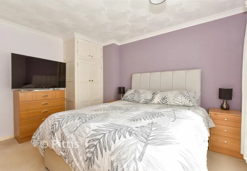 Bedroom 1 - Wellow Top Road, Wellow, Yarmouth, Isle of Wight - Wards of Kent