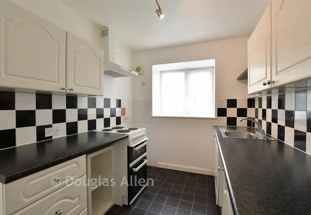 Kitchen - Beech Road, Basildon, Essex - Wards of Kent