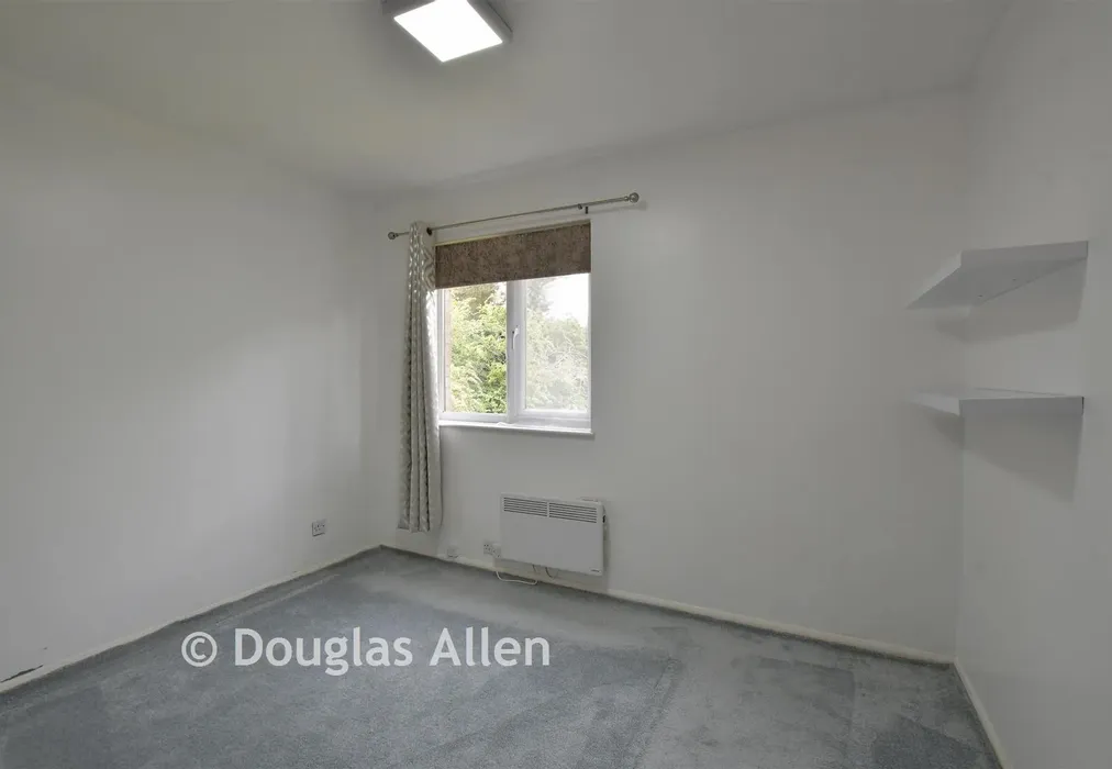 Bedroom - Beech Road, Basildon, Essex - Wards of Kent