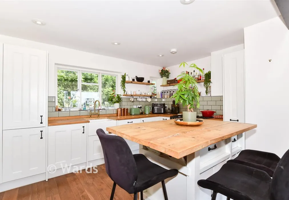 Kitchen - Chart Road, Sutton Valence, Maidstone, Kent - Wards of Kent