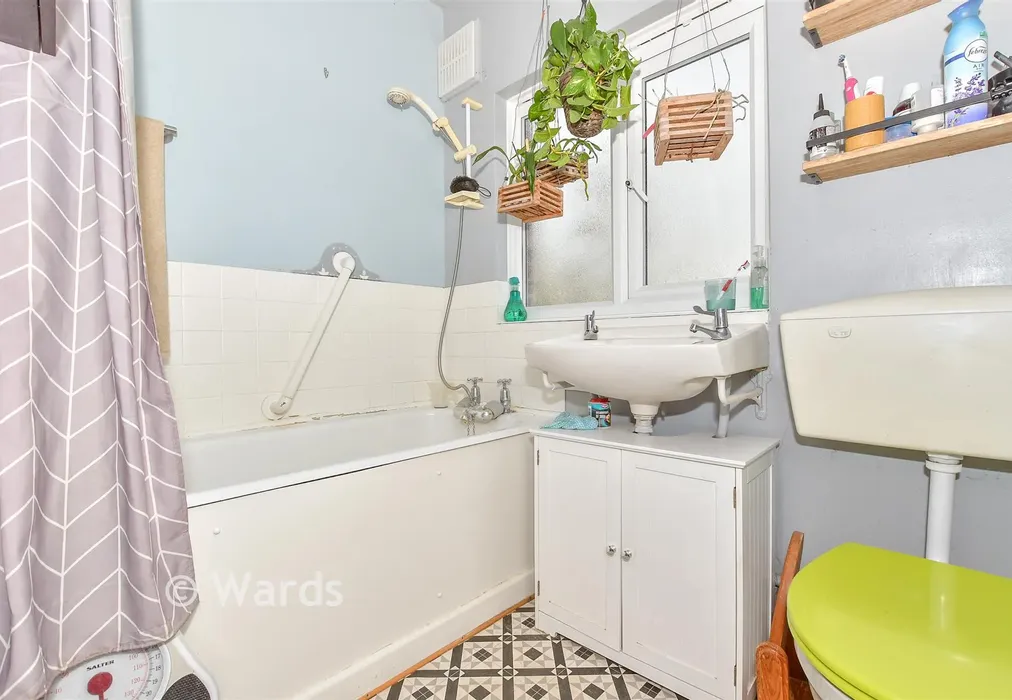 Bathroom - Rolvenden Road, Tenterden, Kent - Wards of Kent