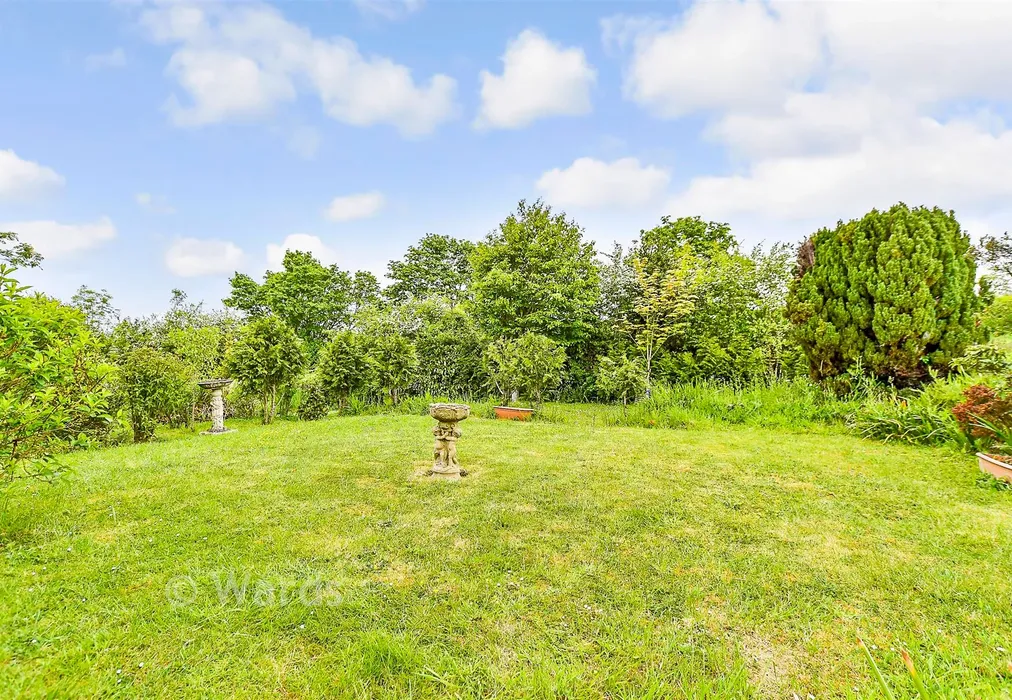 Front Garden - Rolvenden Road, Tenterden, Kent - Wards of Kent