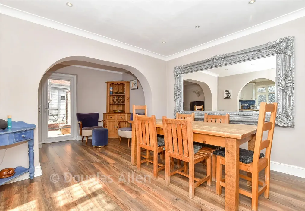 Dining Area - Upper Swaines, Epping, Essex - Wards of Kent