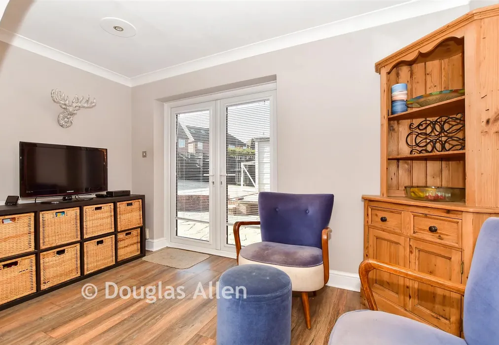 Snug - Upper Swaines, Epping, Essex - Wards of Kent