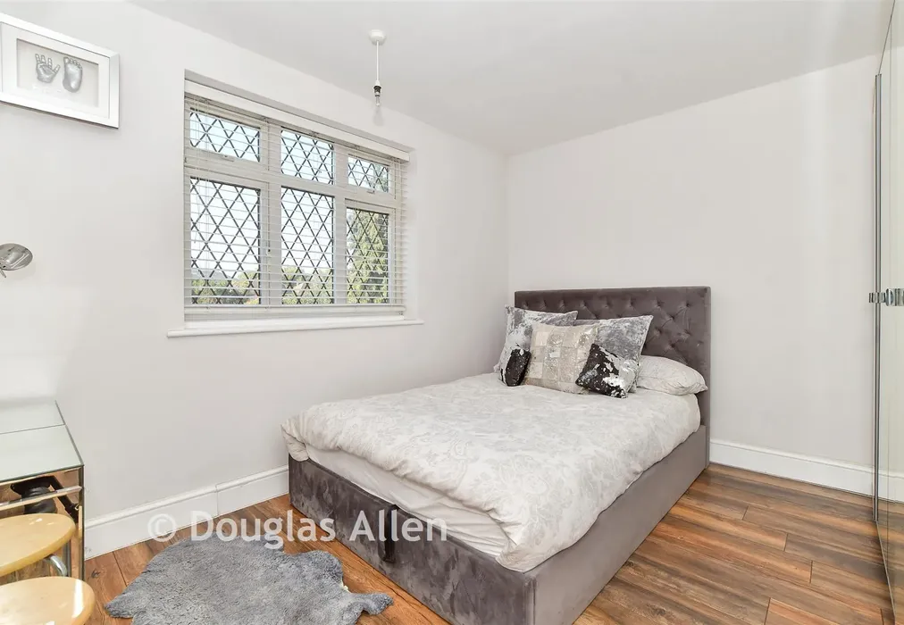 Bedroom 2 - Upper Swaines, Epping, Essex - Wards of Kent