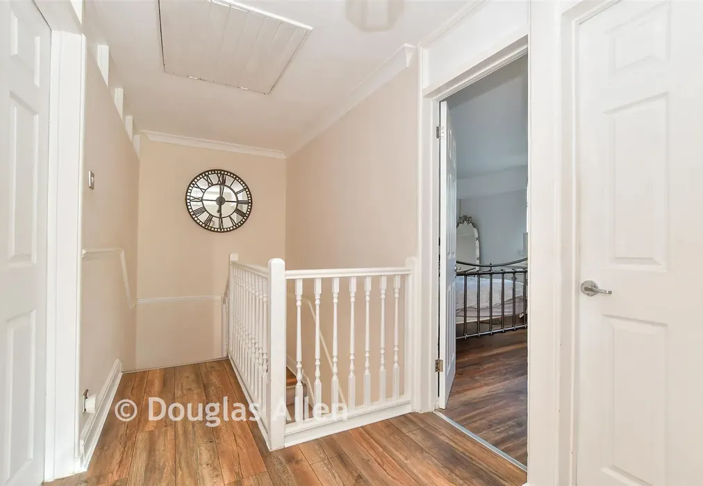 Landing - Upper Swaines, Epping, Essex - Wards of Kent