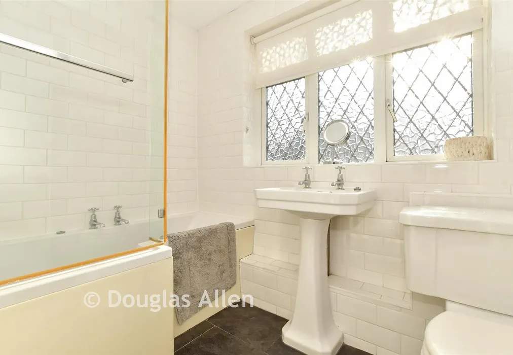 Bathroom - Upper Swaines, Epping, Essex - Wards of Kent