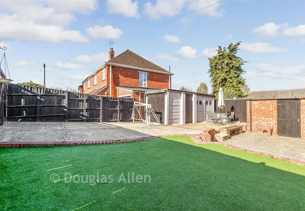 Rear Garden - Upper Swaines, Epping, Essex - Wards of Kent