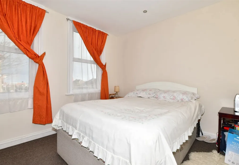 Bedroom 1 - Cornwall Gardens, Cliftonville, Margate, Kent - Wards of Kent