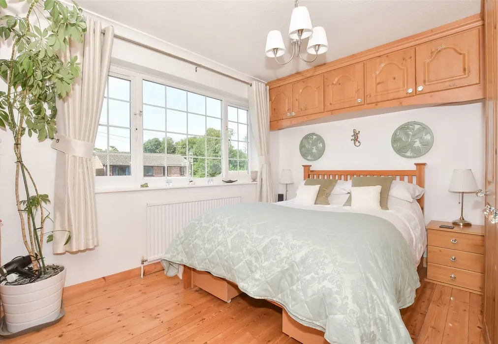 Bedroom 1 - The Glen, Shepherdswell, Dover, Kent - Wards of Kent