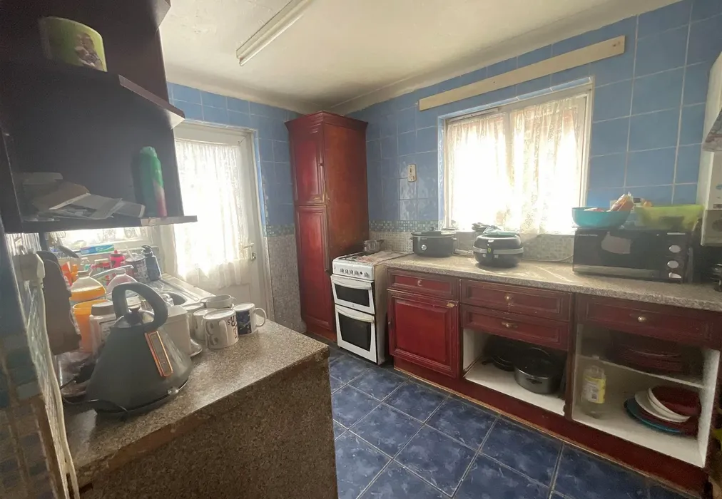 Kitchen - Wymering Lane, Portsmouth, Hampshire - Wards of Kent