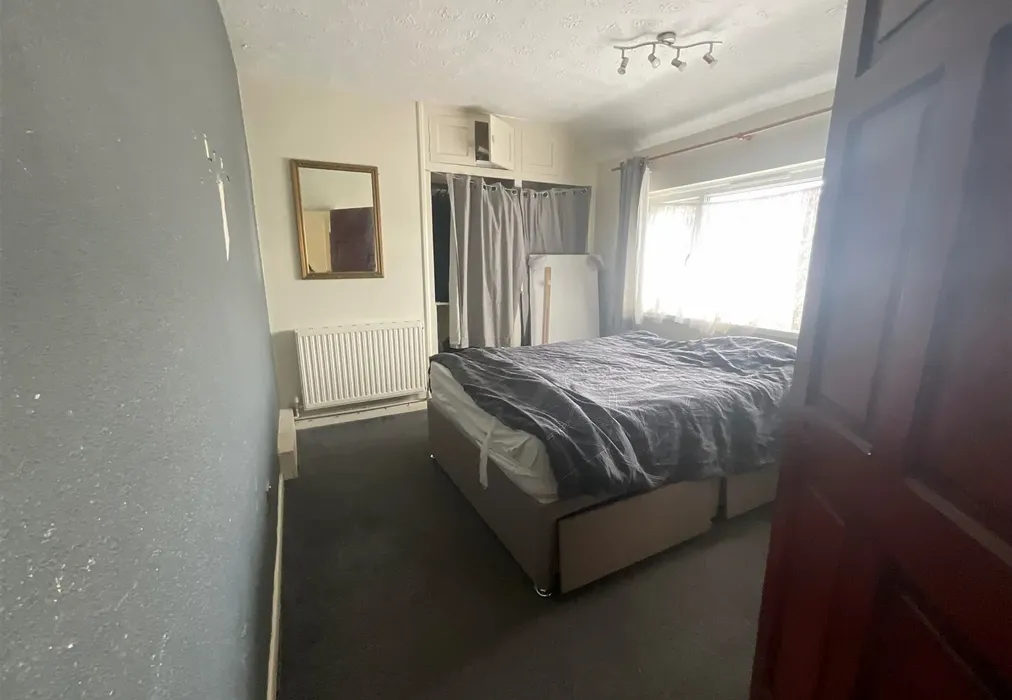 Bedroom 1 - Wymering Lane, Portsmouth, Hampshire - Wards of Kent