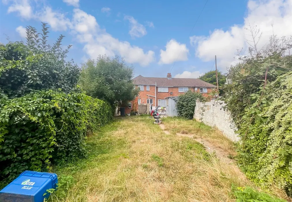 Rear Garden - Wymering Lane, Portsmouth, Hampshire - Wards of Kent
