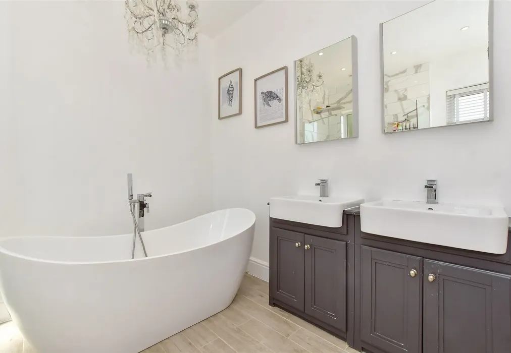 Bathroom - Old Worthing Road, East Preston, West Sussex - Wards of Kent