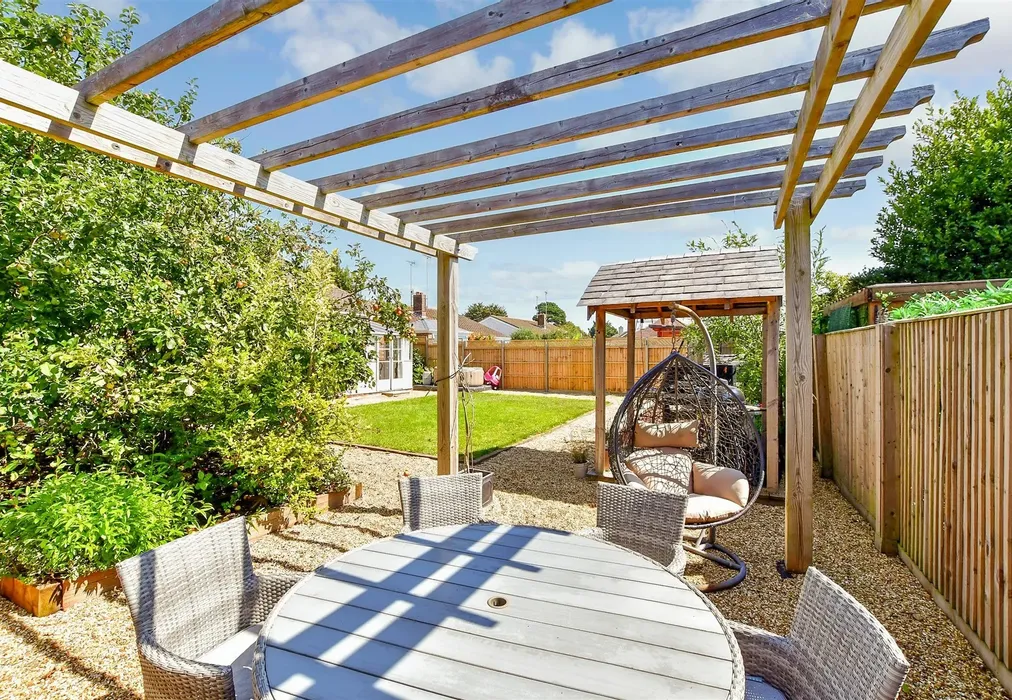 Rear Garden - Old Worthing Road, East Preston, West Sussex - Wards of Kent