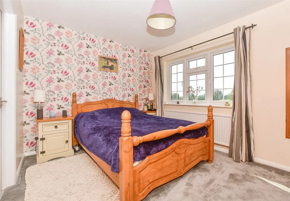 Bedroom 1 - Lossenham Lane, Newenden, Kent - Wards of Kent