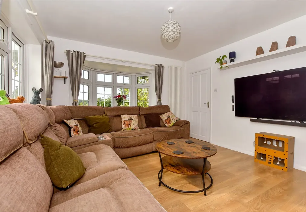Lounge - Lossenham Lane, Newenden, Kent - Wards of Kent